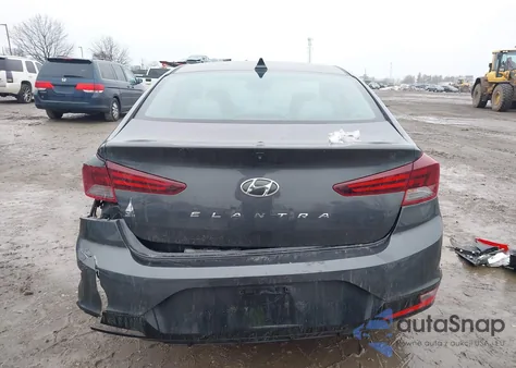 2020 Hyundai Elantra Value Edition z USA, uszkodzony, nr VIN 5NPD84LF7LH620191